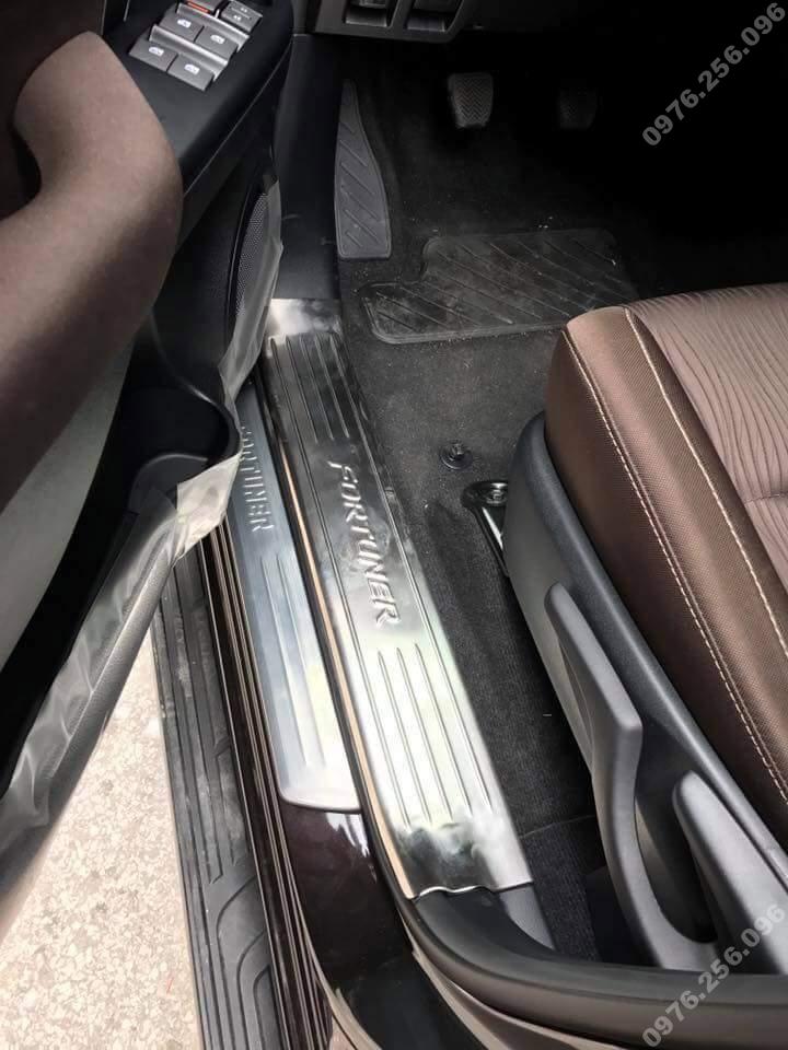 nep-buoc-chan-Fortuner (3)