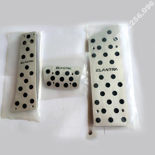 op-chan-phanh-ga-theo-xe-hyundai-elantra (3)