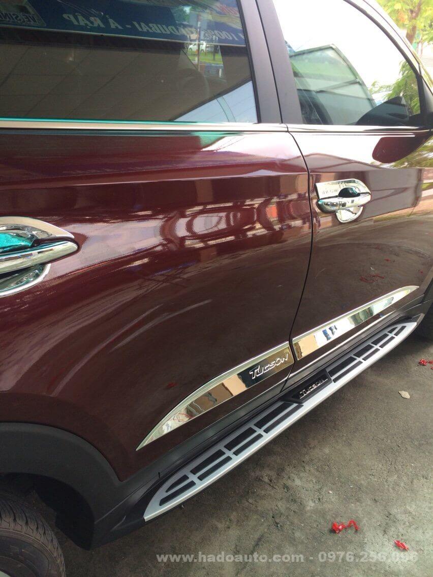 bac-len-xuong-hyundai-tucson-mau 2