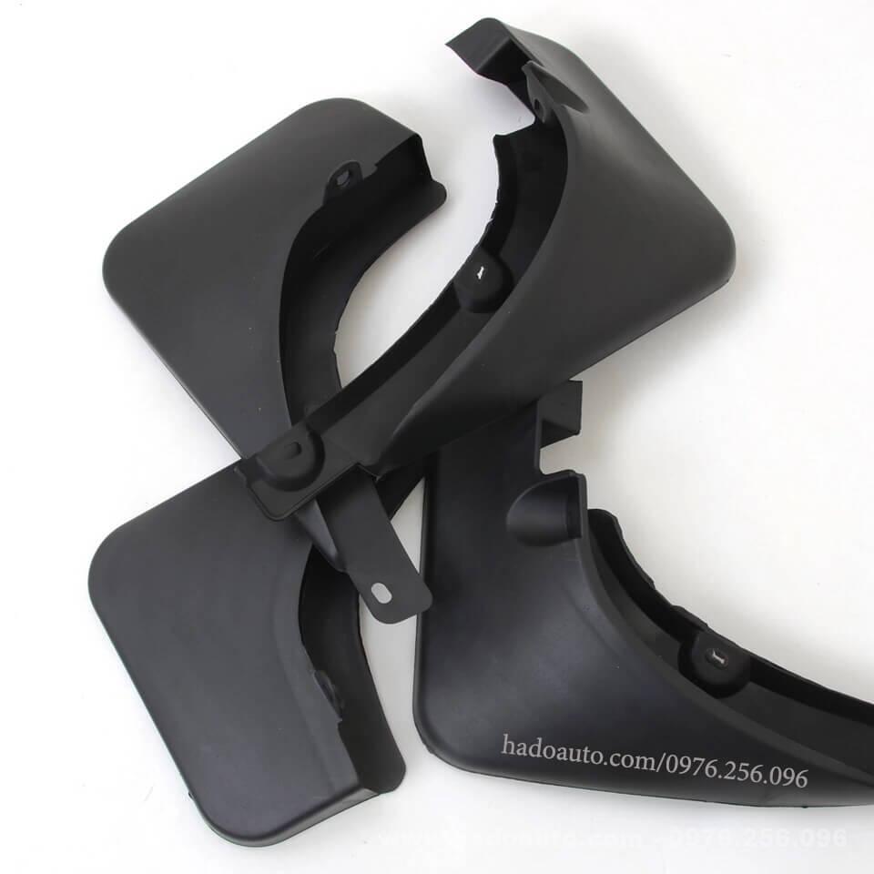 chan-bun-theo-xe-toyota-rav4