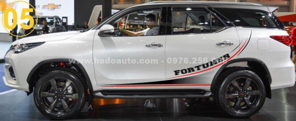 tem-suon-xe-toyota-fortuner-2017