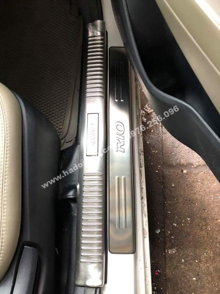 nep-buoc-chan-chong-xuoc-cua-xe-kia-rio (3)