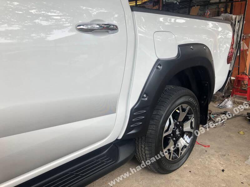 Bộ ốp cua lốp Hilux Rocco