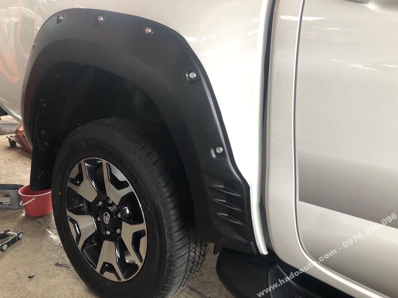 Bộ ốp cua lốp Hilux Rocco Bộ ốp cua lốp Hilux Rocco