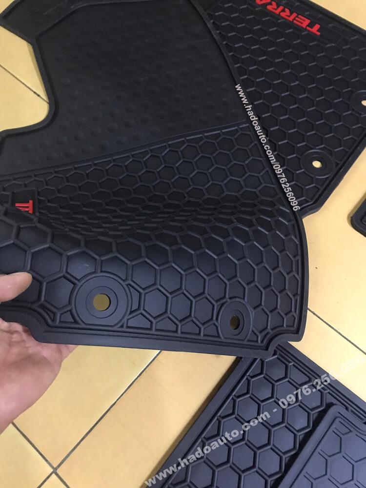 Bộ lót sàn cao su Nissan Terra thực tế mẫu tổ ong