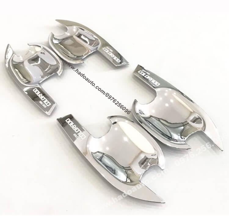 op-tay-nam-cua-xe-colorado-theo-xe