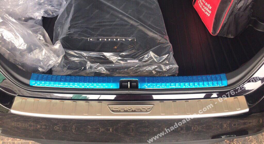nep-chong-xuoc-cop-trong-ngoai-camry-2019-cao-cap