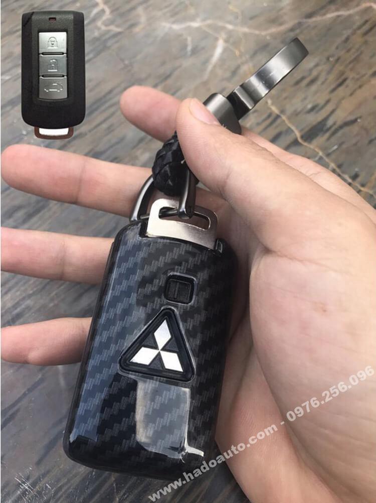op-chia-khoa-xe-xpander-cacbon-cao-cap