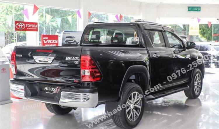 bac-len-xuong-toyota-hilux-2019-gia-re