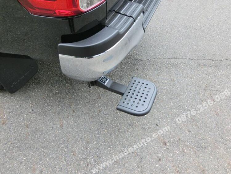 bac-len-xuong-phia-sau-xe-ban-tai-cao-cap