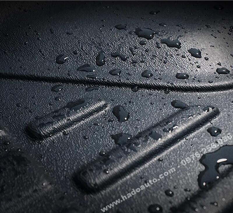 lot-san-nhua-tpo-xe-nissan-navara-chiu-nuoc