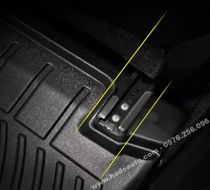 lot-san-nhua-tpo-xe-toyota-fortuner-chuan-phom