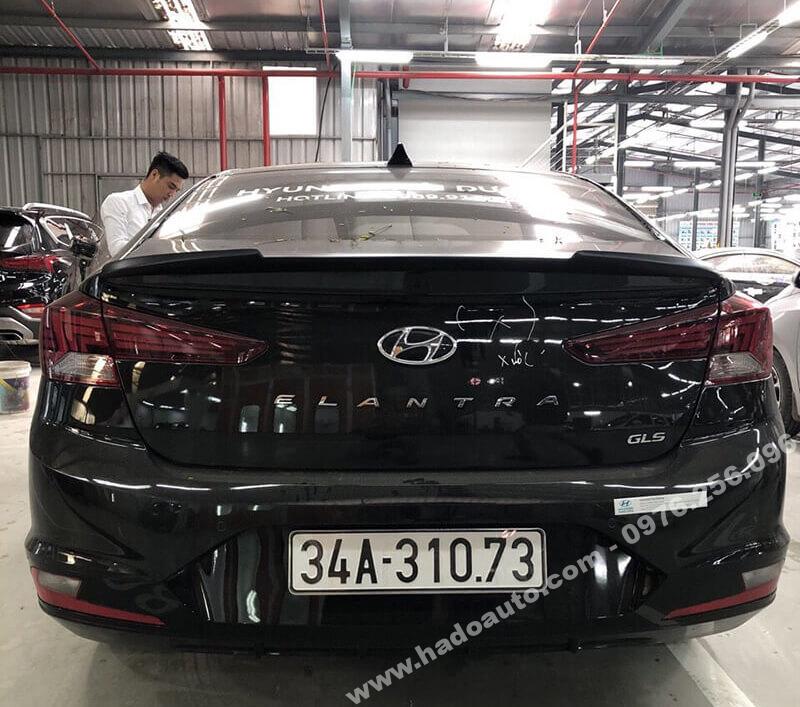 duoi-gio-hyundai-elantra-mau-moi