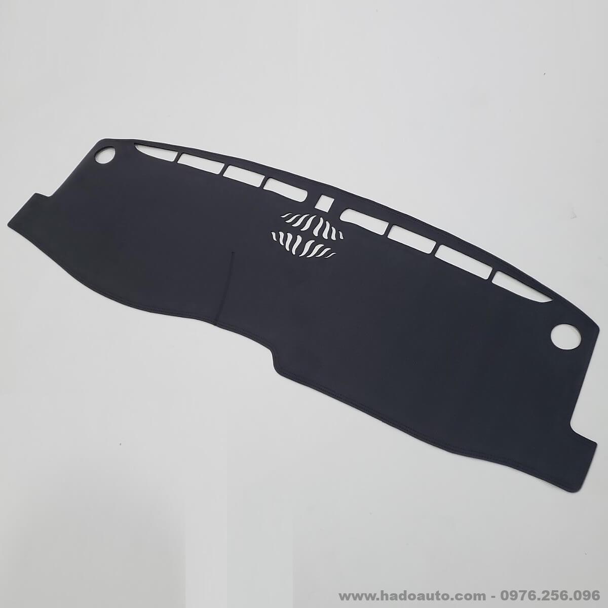 Thảm taplo da vân cacbon Ford Focus 2019