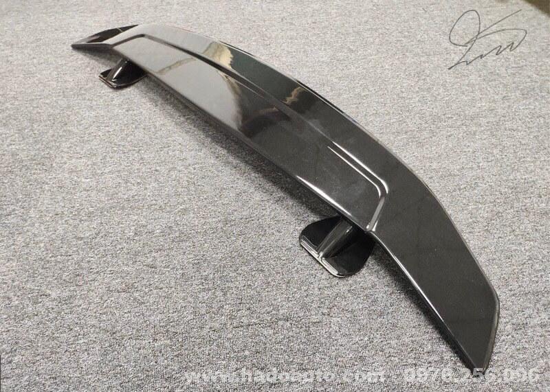 duoi-gio-xe-ford-focus-van-cacbon-cao-cap