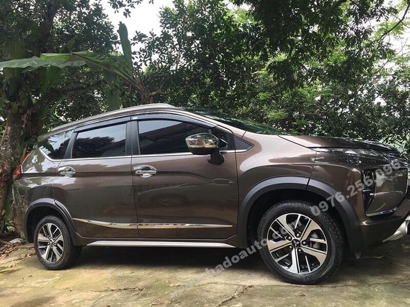 op-cua-lop-mitsubishi-xpander-cao-cap