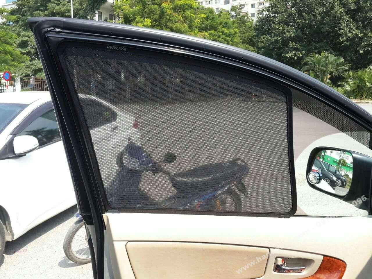 bo-chan-nang-theo-xe-kia-seltos-mau-moi