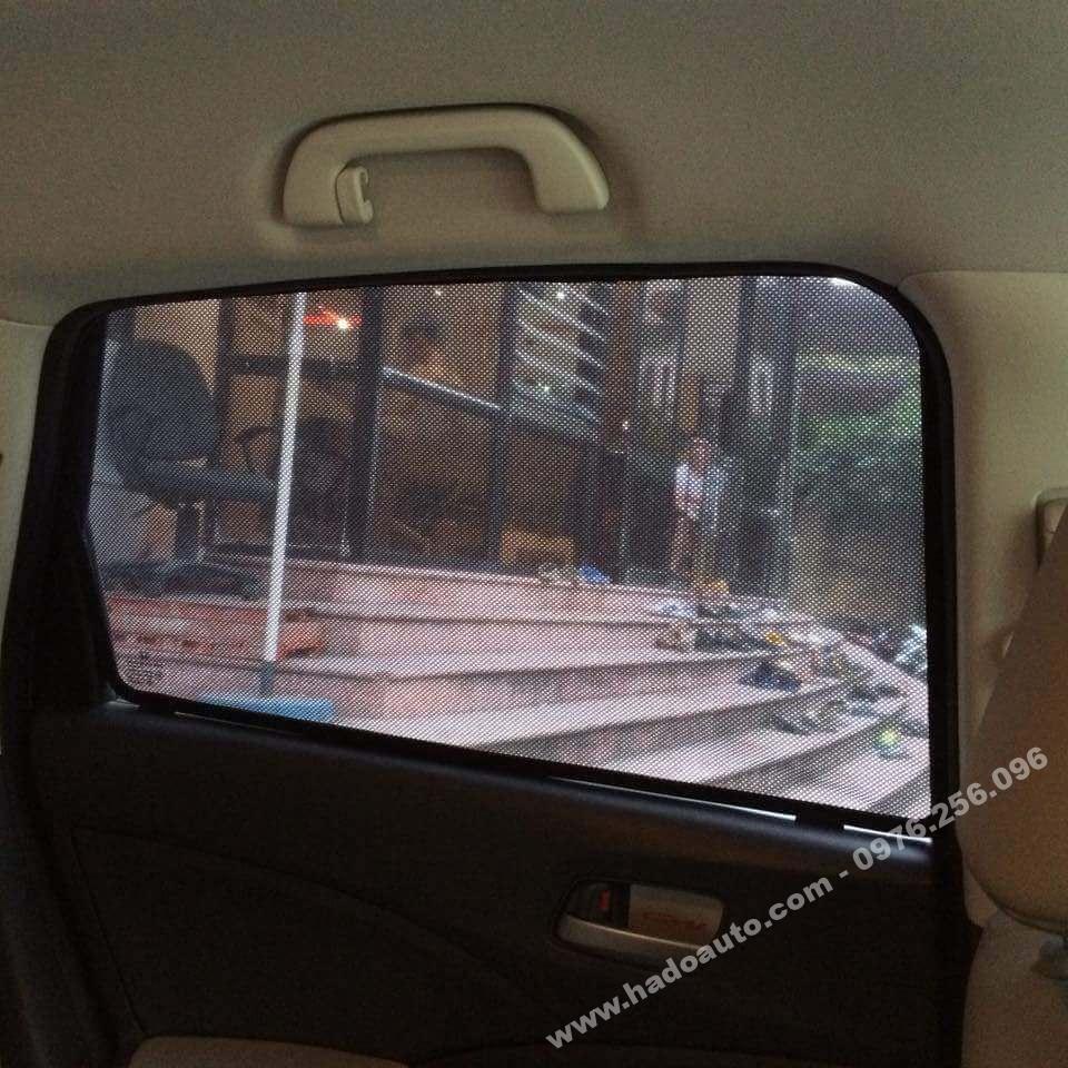 bo-chan-nang-theo-xe-kia-seltos-moi-nhat