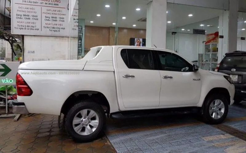 nap-thung-ban-tai-toyota-hilux-mau-moi