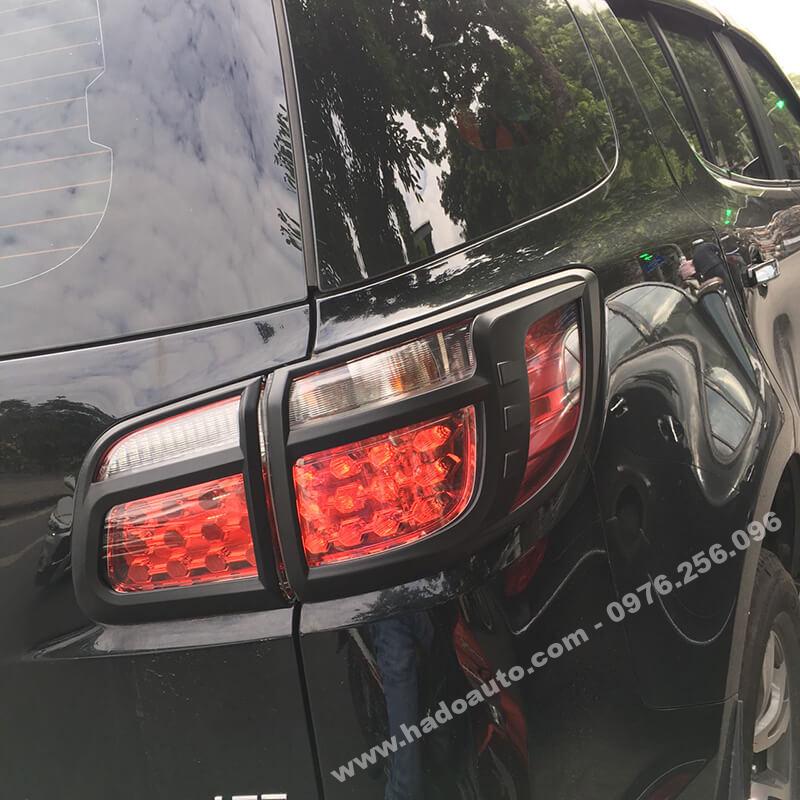 op-vien-den-hau-mau-den-cho-chevrolet-trailblazer-gia-re