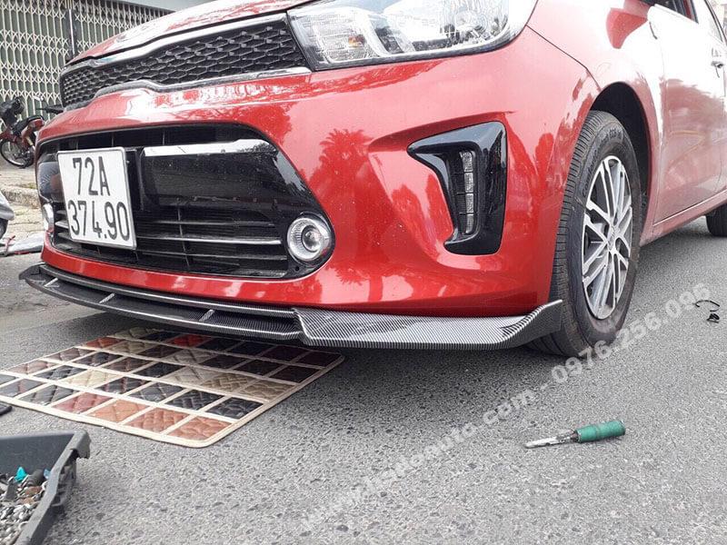 lip-truoc-kia-soluto-cacbon