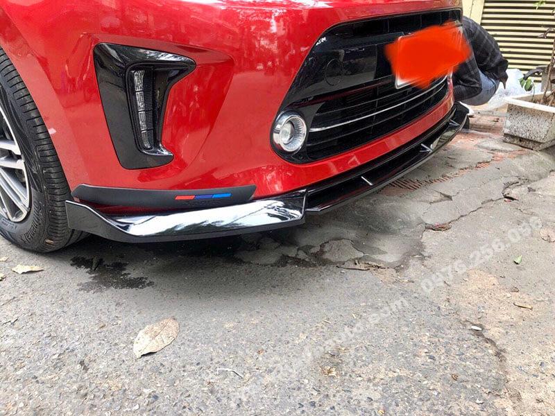 lip-truoc-kia-soluto-den-bong