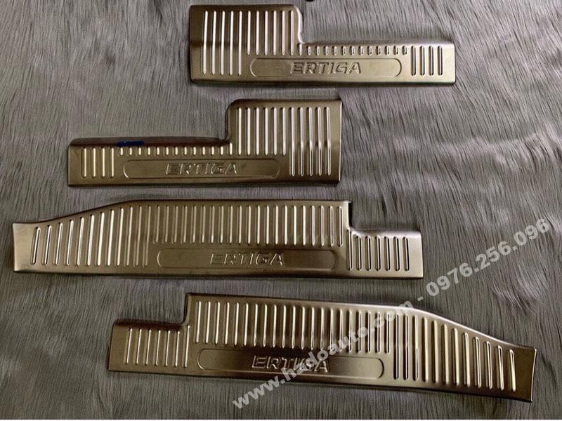 op-bac-cua-trong-ngoai-inox-suzuki-ertiga-dep-nhat