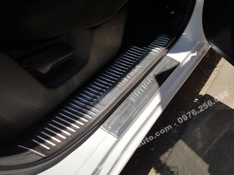op-bac-cua-trong-ngoai-inox-suzuki-ertiga-gia-re