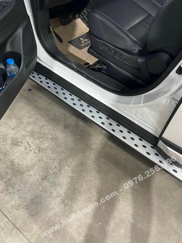 bac-len-xuong-xe-mitsubishi-outlander-cham-bi-gia-re