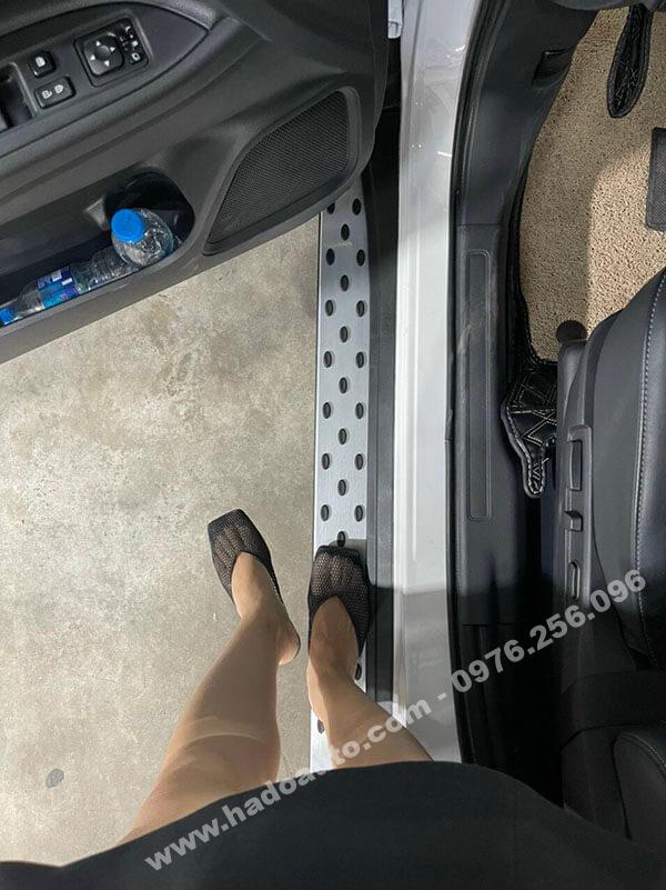 bac-len-xuong-xe-mitsubishi-outlander-cham-bi-sieu-khoe