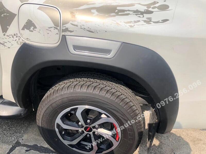 cua-lop-toyota-hilux-2021-moi-nhat-dep-nhat