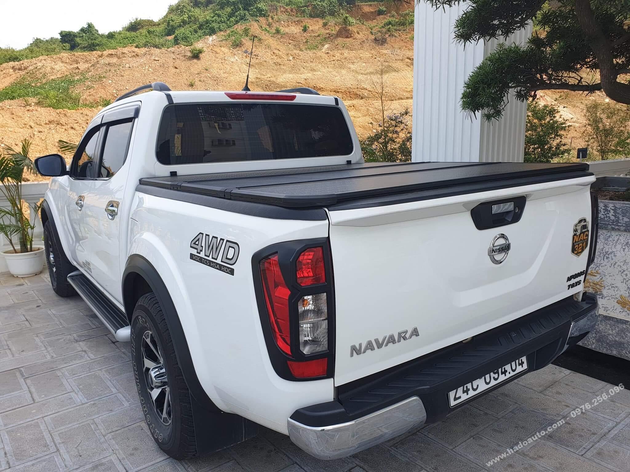 cua-lop-nissan-navara-mau-nho-chinh-hang