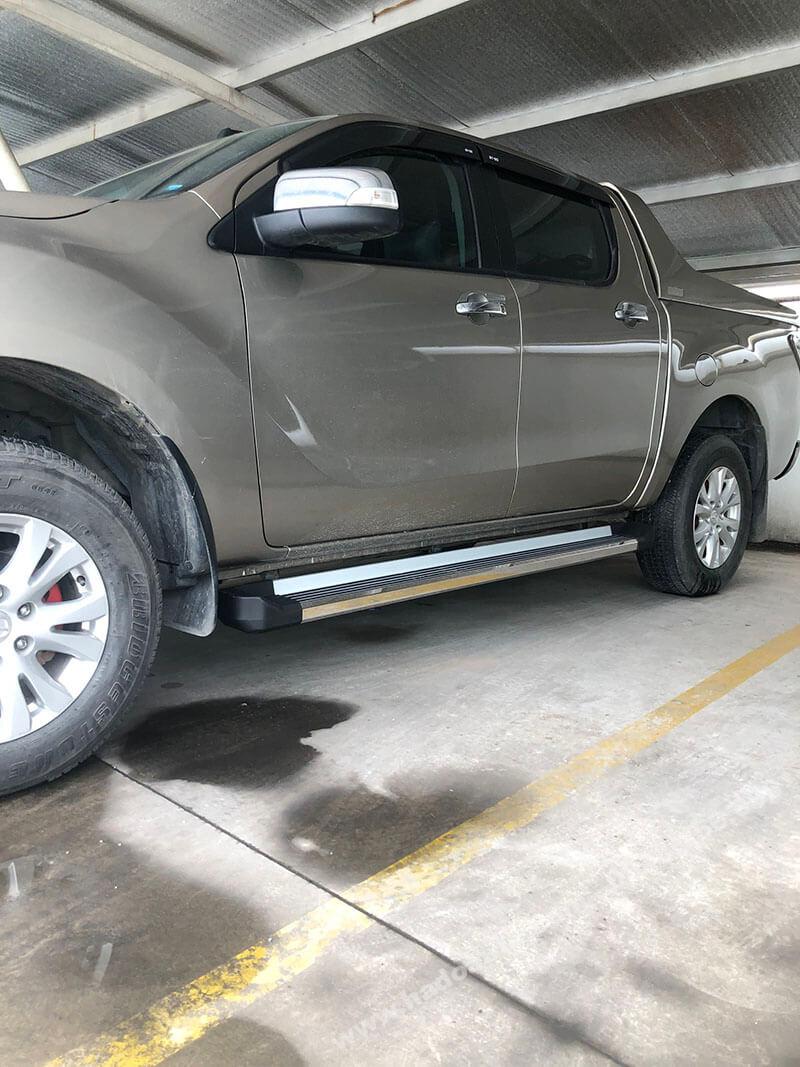 be-buoc-chan-bac-len-xuong-mazda-bt50-chinh-hang