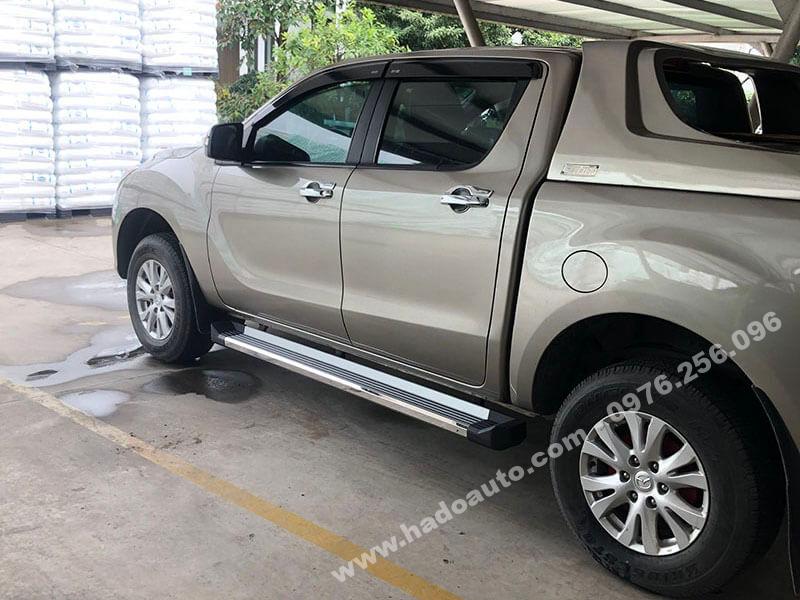 be-buoc-chan-bac-len-xuong-mazda-bt50-nguyen-khoi