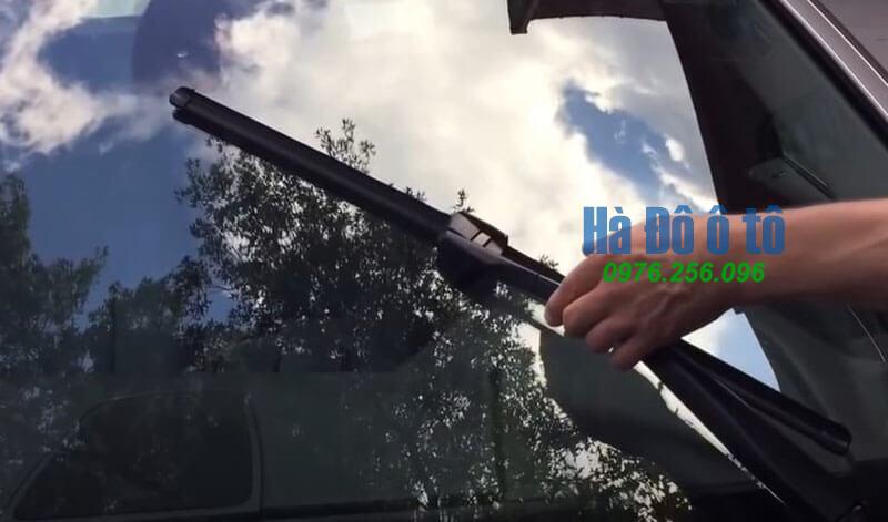 choi-gat-mua-truoc-bmw-5-series-chinh-hang-thay-the