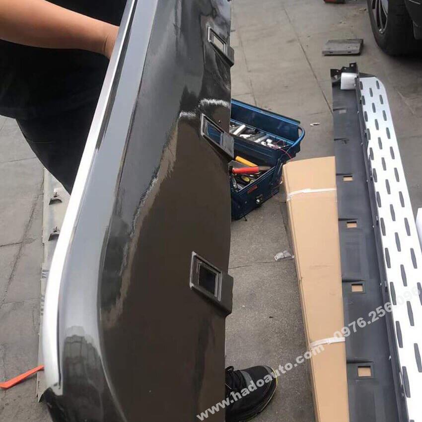 be-buoc-chan-bac-len-xuong-volvo-xc-60-moi-nhat