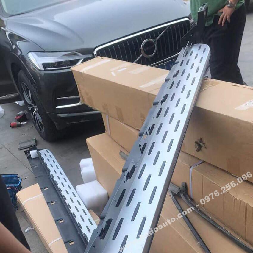 be-buoc-chan-bac-len-xuong-volvo-xc-60-sieu-khoe