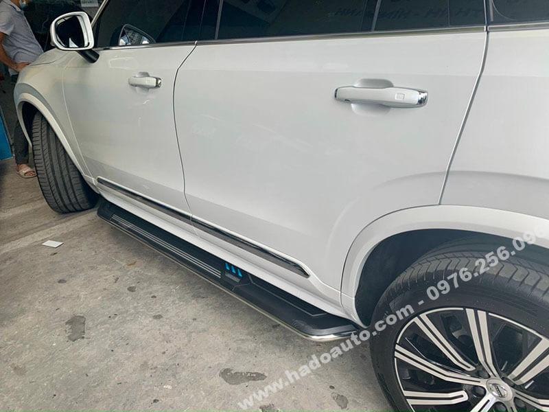 be-buoc-chan-bac-len-xuong-volvo-xc-90-cao-cap