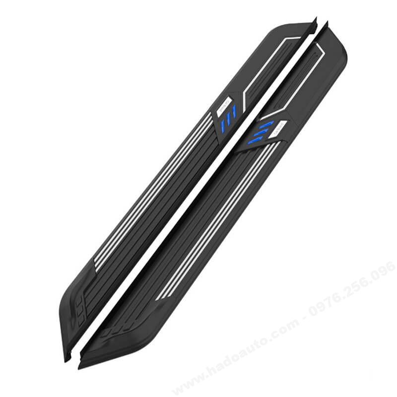 be-buoc-chan-bac-len-xuong-volvo-xc-90-moi-nhat