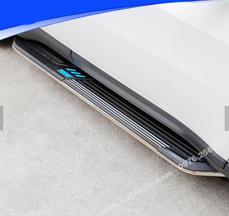 be-buoc-chan-bac-len-xuong-volvo-xc-90-nguyen-khoi