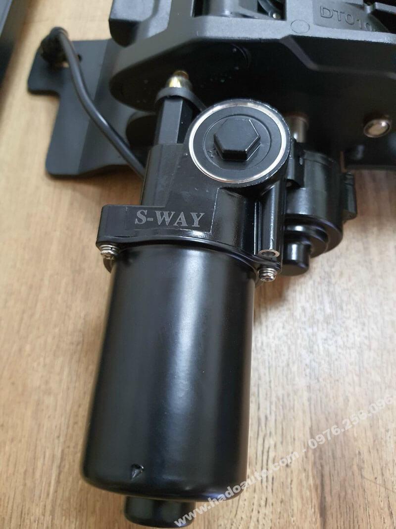 be-buoc-tu-dong-bac-len-xuong-dien-volvo-xc60-sieu-ben