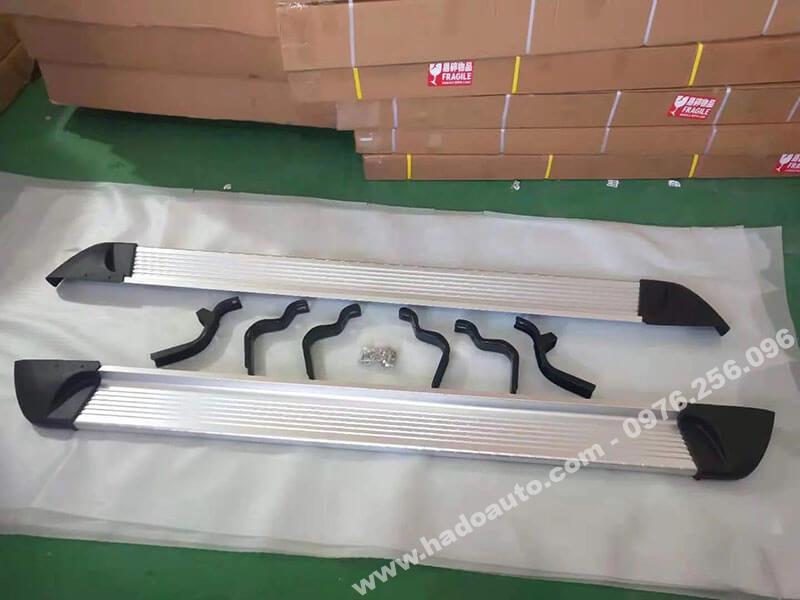 be-buoc-chan-bac-len-xuong-mazda-bt-50-chinh-hang