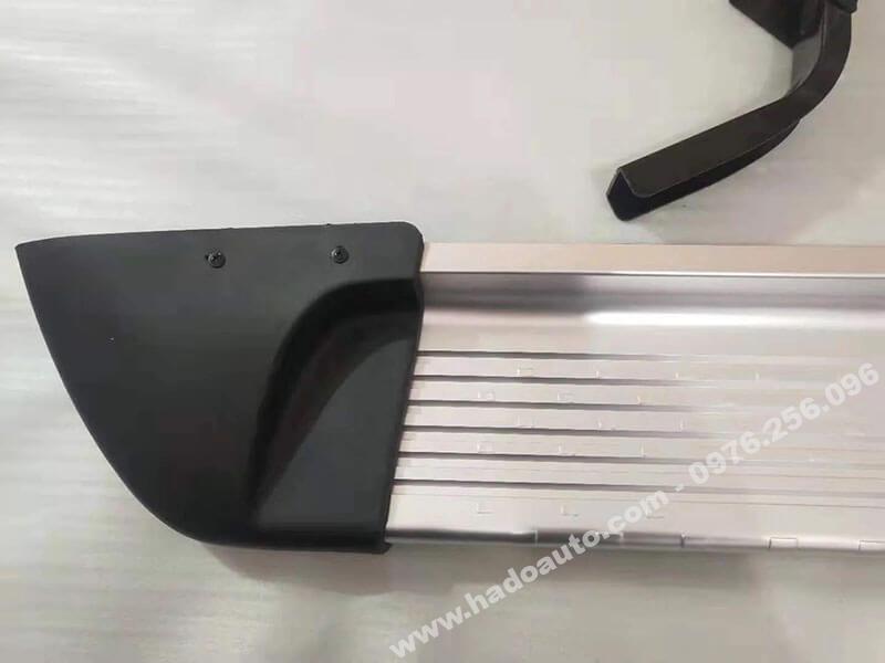 be-buoc-chan-bac-len-xuong-mazda-bt-50-xin