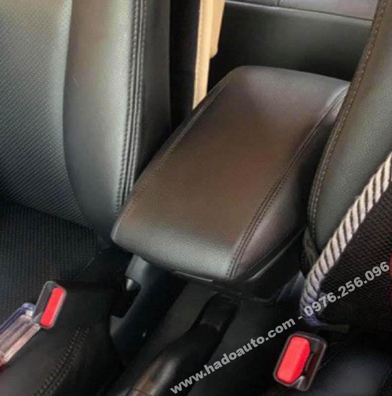 hop-ty-tay-toyota-rush-xin-nhat-mau-den