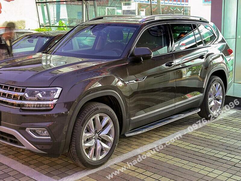 be-buoc-chan-bac-len-xuong-Volkswagen-teramont-2021-2022-xe-trang