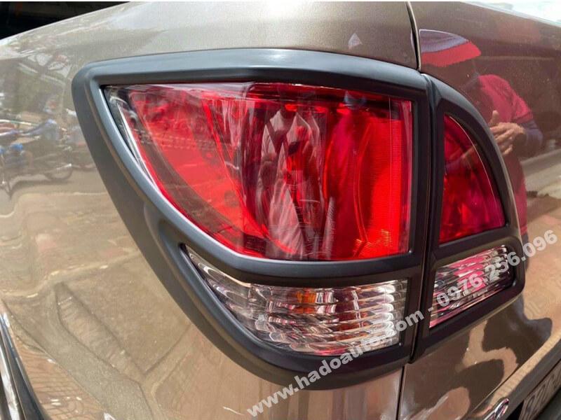 op-vien-den-pha-hau-mau-den-mazda-bt-50-sieu-dep