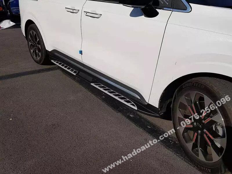 bac-len-xuong-be-buoc-chan-xe-kia-Carnival-2021-2022-cao-cap