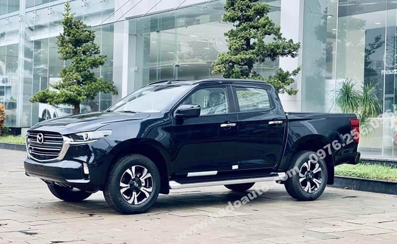 be-buoc-bac-buoc-len-xuong-mazda-bt-50-2022-xin-nhat