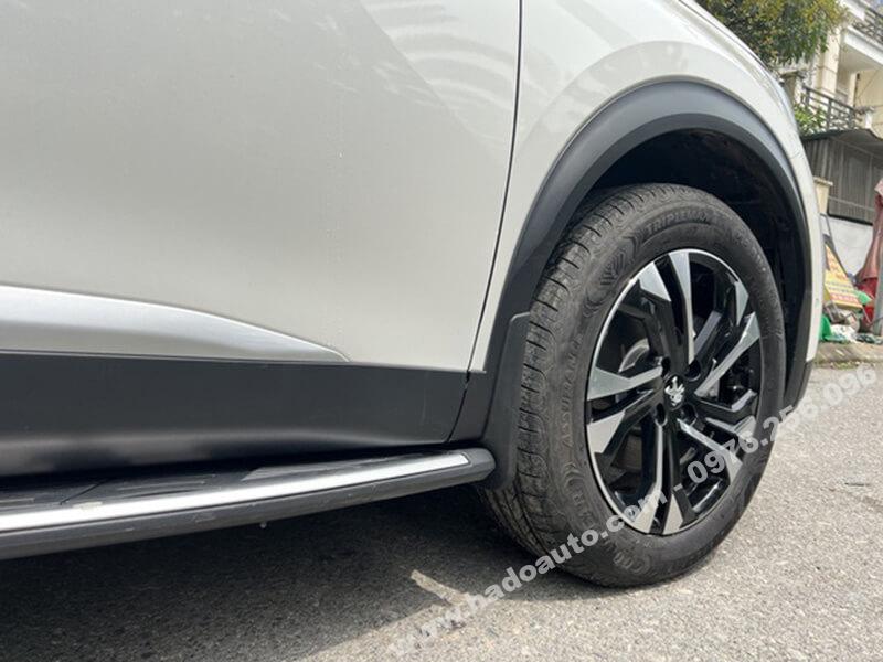 bac-len-xuong-be-buoc-chan-peugeot-3008-gt-2022-moi-nhat