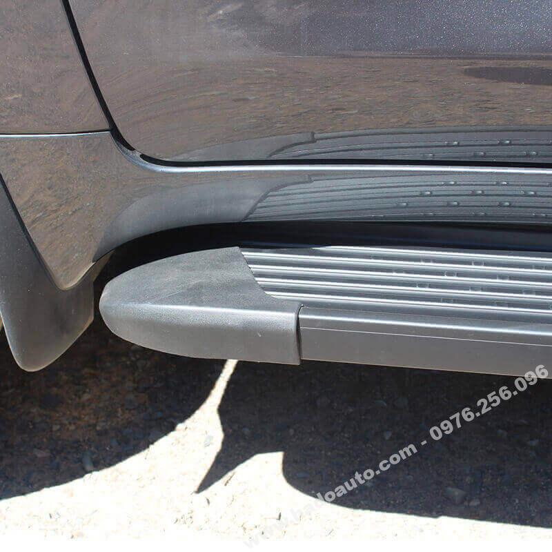 bac-chan-be-buoc-len-xuong-toyota-land-cruiser-lc200-dep-nhat